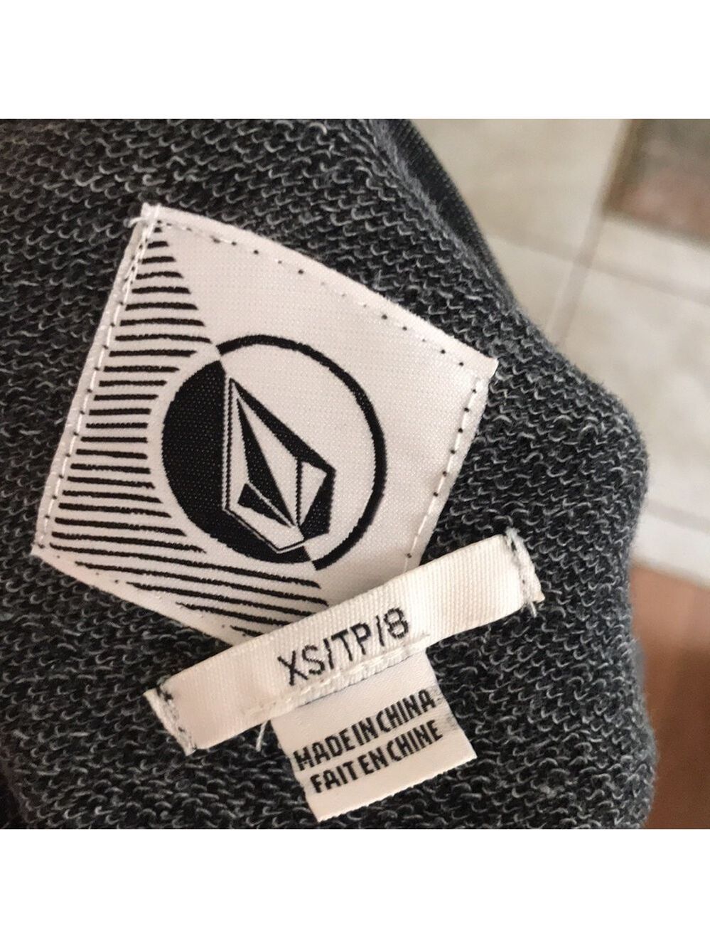 Volcom top - Picture 6 of 7